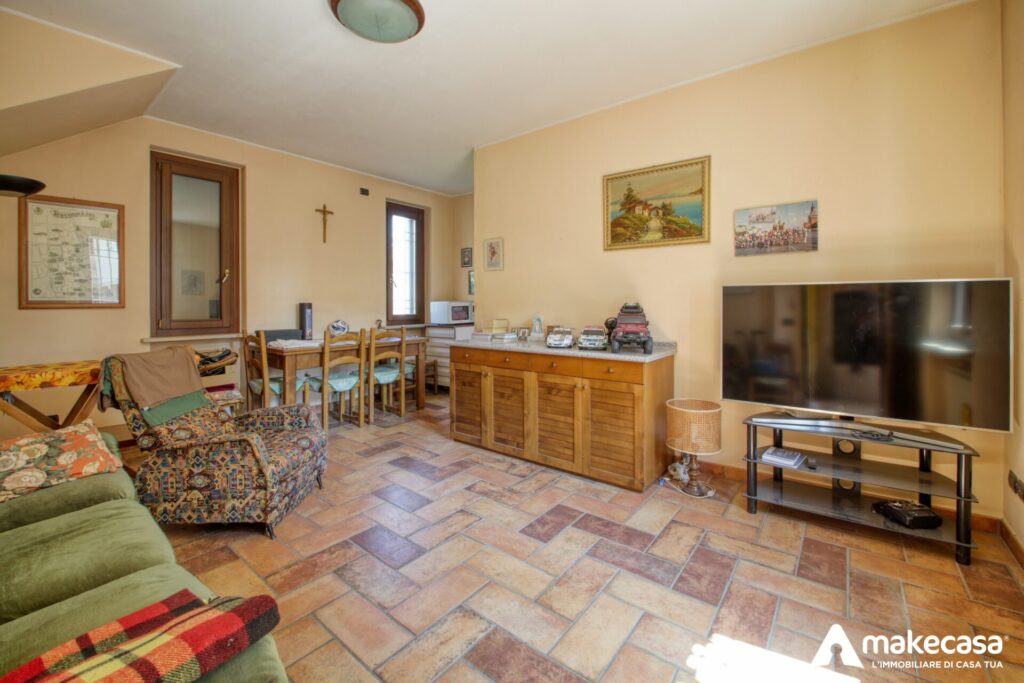 7B2B8453_hdr_genErase