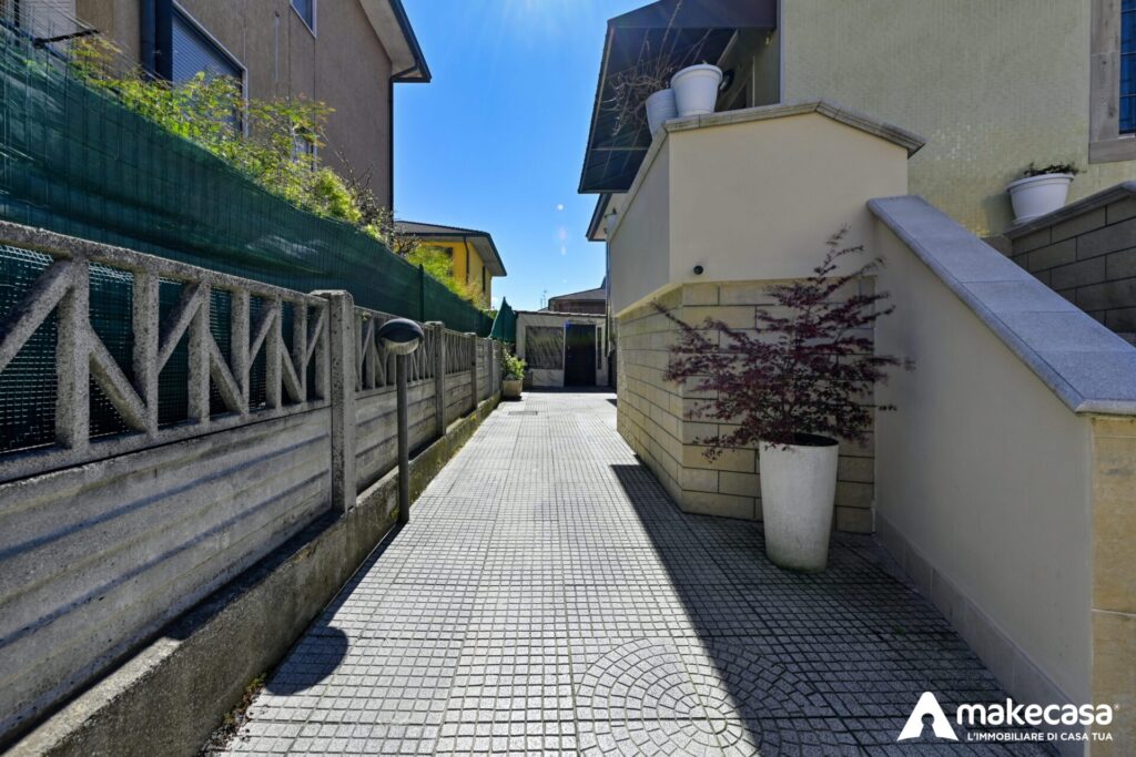 _Z627733_hdr